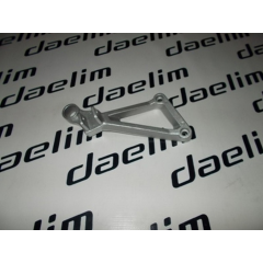 DAELIM VJF250 ROADWIN YOLCU AYAKLIK SAG BRAKETI #VJF250 B2112
